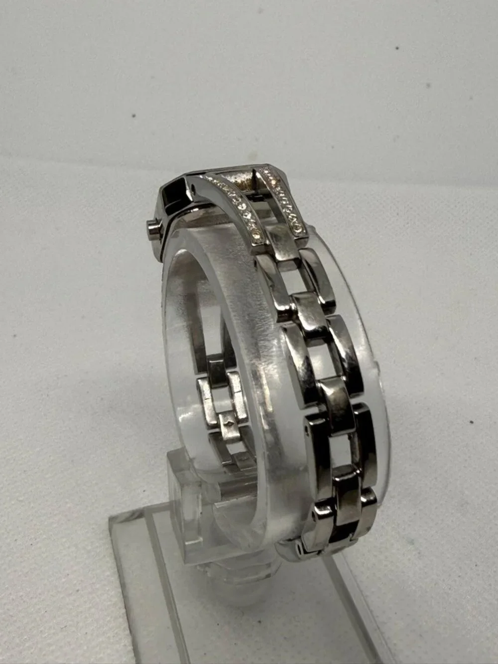 Guess Women's Silver-Tone Crystal Accented Rectangular Bracelet Watch